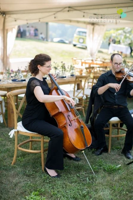Outdoor wedding ceremony in Niagara, violin and cello duo