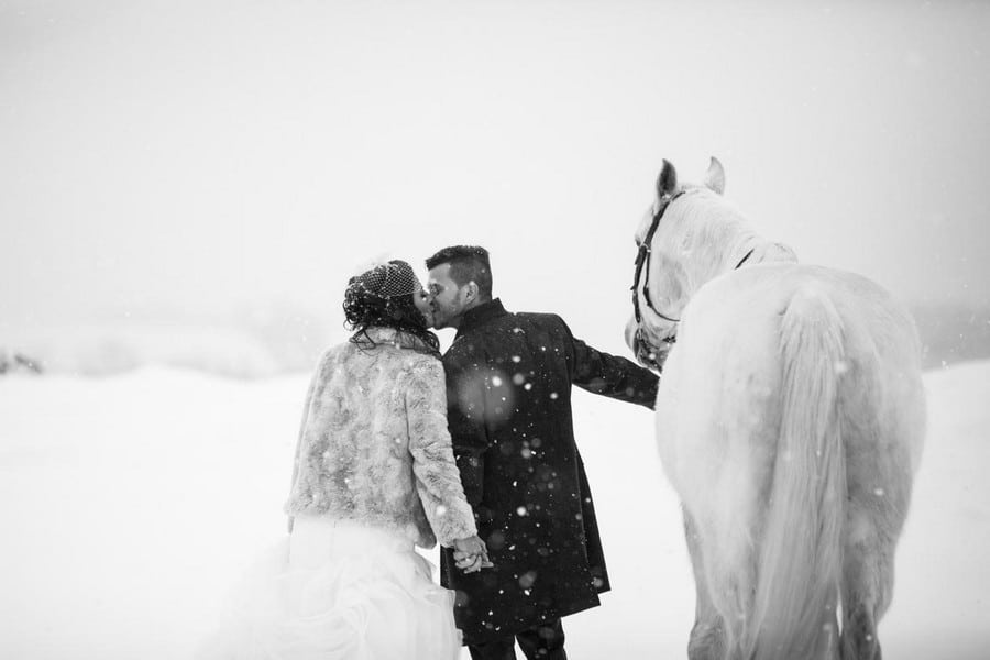 Intimate winter wedding
