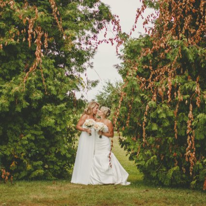 Prairie Girl Bakery featured in The Laurens’ Whimsical Wedding at Fields on West Lake