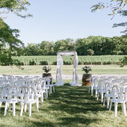 Château des Charmes featured in Erica and Enho’s Vineyard Wedding at Château des Charmes