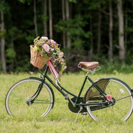 Periwinkle Flowers featured in Style Shoot: A ’60s Italian Summer Wedding