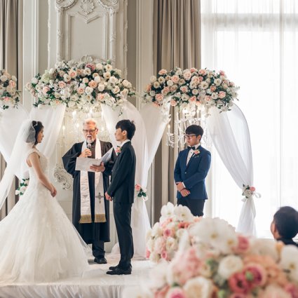 All Seasons Weddings featured in Hong and Mingcheng’s Ultra Luxe Wedding at The King Edward Hotel