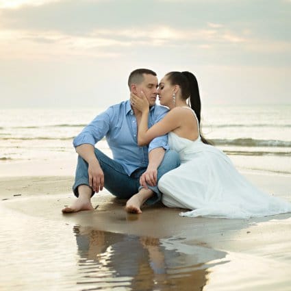 Thumbnail for Toronto Photographers Share Their Most Romantic Engagement Shots