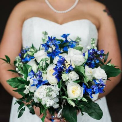 Ashton Creative featured in Claudia and Elliot’s Elegant Royal Blue Wedding at the Graydo…