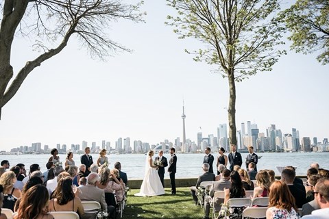 Julie and Darren's Perfect Summer Wedding at the Royal Canadian Yacht Club