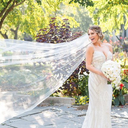 Élisabeth & Beau featured in The Dos and Don’ts of Wedding Dress Shopping
