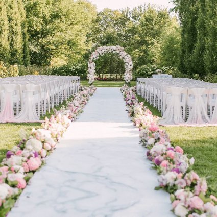 Elizabeth In Love featured in Lena and Matt’s Super Sweet Wedding at Graydon Hall