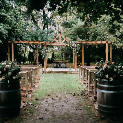 Honsberger Estate featured in Kelly and David’s Romantic Fall Wedding at Honsberger Estate