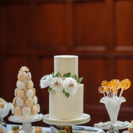 M Cake Design featured in Shelby and Sean Say “I Do” at Toronto’s Stunning Hart House