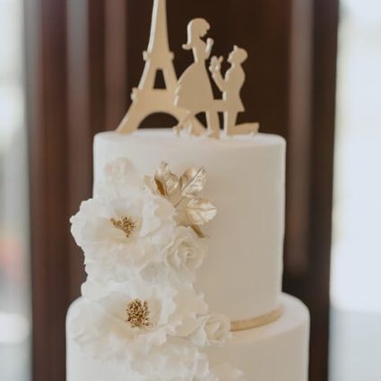Bloom Cake Co. featured in Peren and Erdem’s Sweet Eagles Nest Golf Club Wedding