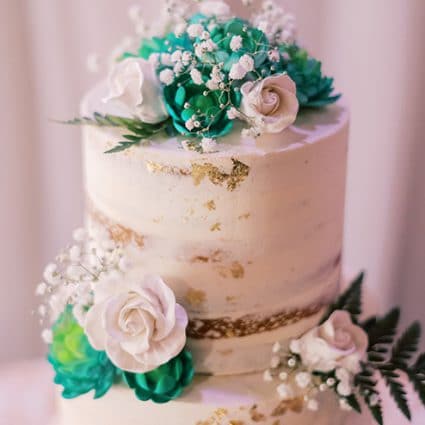 Daan Go Cake Lab featured in Margaret and Adam’s Classic Wedding at York Mills Gallery