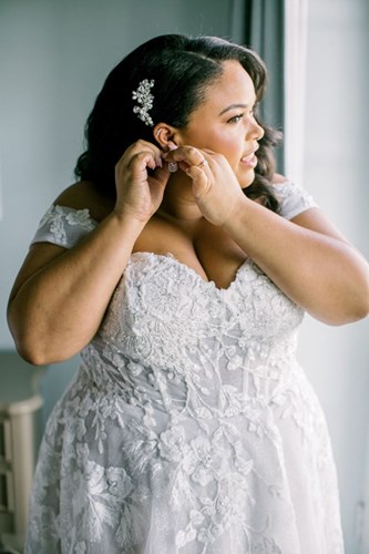 Carousel images of David's Bridal