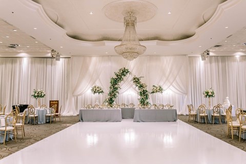 Patricia and Andrew's Dreamy Wedding at Mississauga Convention Centre