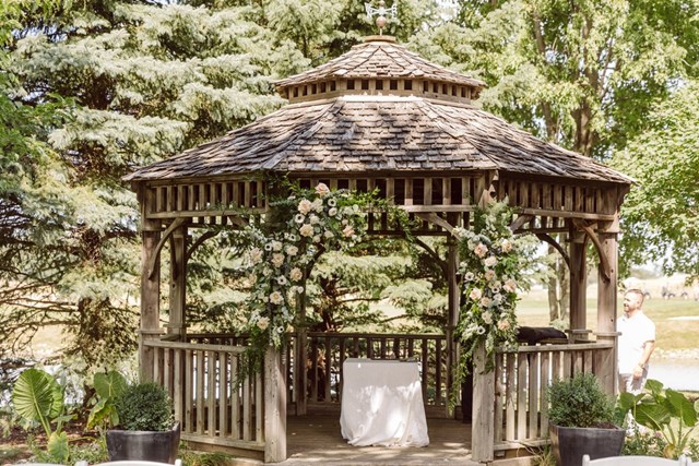 Meaghan and Jason's Beautiful Classic Wedding at Pipers Heath Golf Club