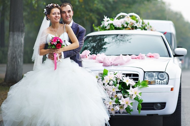 Carousel images of Best Airport Limo Toronto