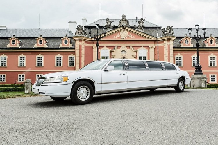 Carousel images of Cedar Valley Limousine