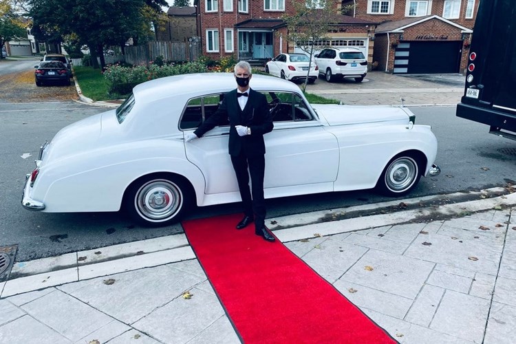 Carousel images of Toronto Limos 416