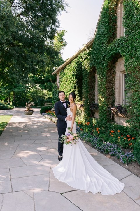Jasmine and Mateo's Lively Rustic Elegance at Chateau Des Charmes
