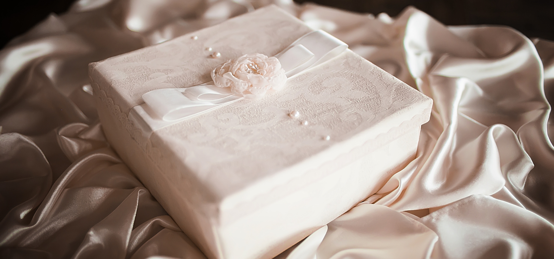 Hero image for To gift, Or Not To Gift – Your Guide to Wedding Gift Etiquette