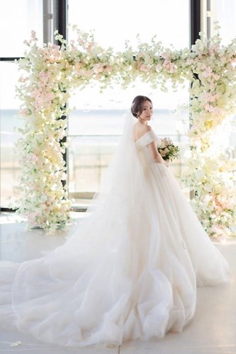 Carousel images of Tom Jeon Bridal