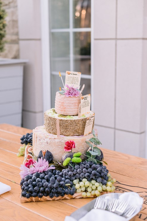 Jasmine and Mateo's Lively Rustic Elegance at Chateau Des Charmes