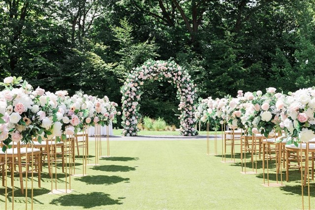 Harriet and Mark's Gorgeous Classic Wedding at The Granite Club