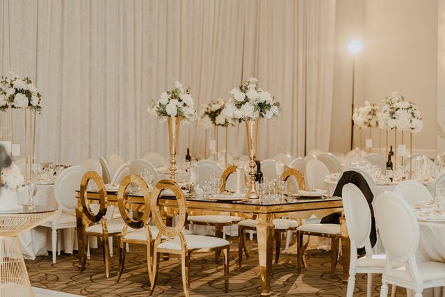 A Dreamy White and Gold Wedding at the Mississauga Convention Centre