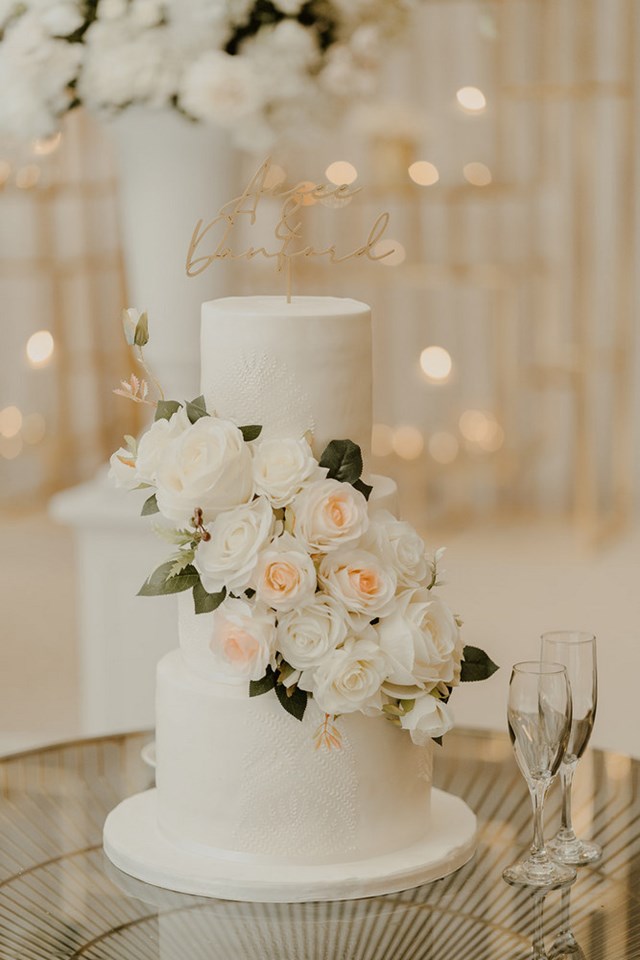 A Dreamy White and Gold Wedding at the Mississauga Convention Centre