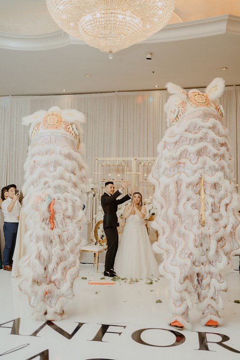 A Dreamy White and Gold Wedding at the Mississauga Convention Centre