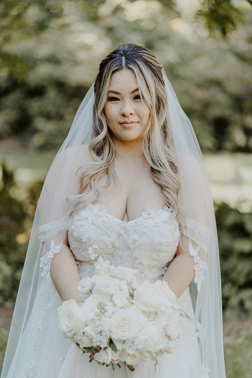 A Dreamy White and Gold Wedding at the Mississauga Convention Centre