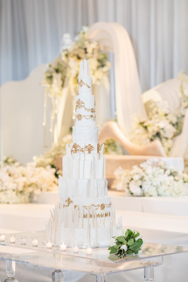 An Opulent White Wedding at DoubleTree by Hilton