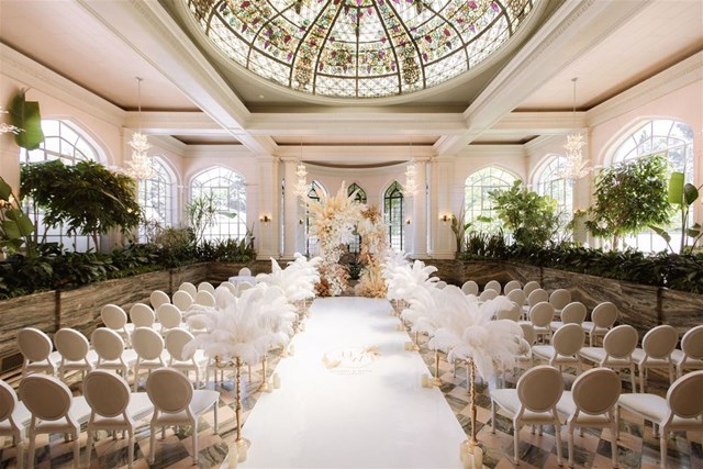 A Glamorous Vintage-Inspired Wedding at Casa Loma