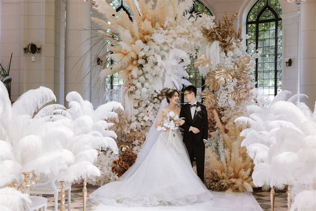 A Glamorous Vintage-Inspired Wedding at Casa Loma
