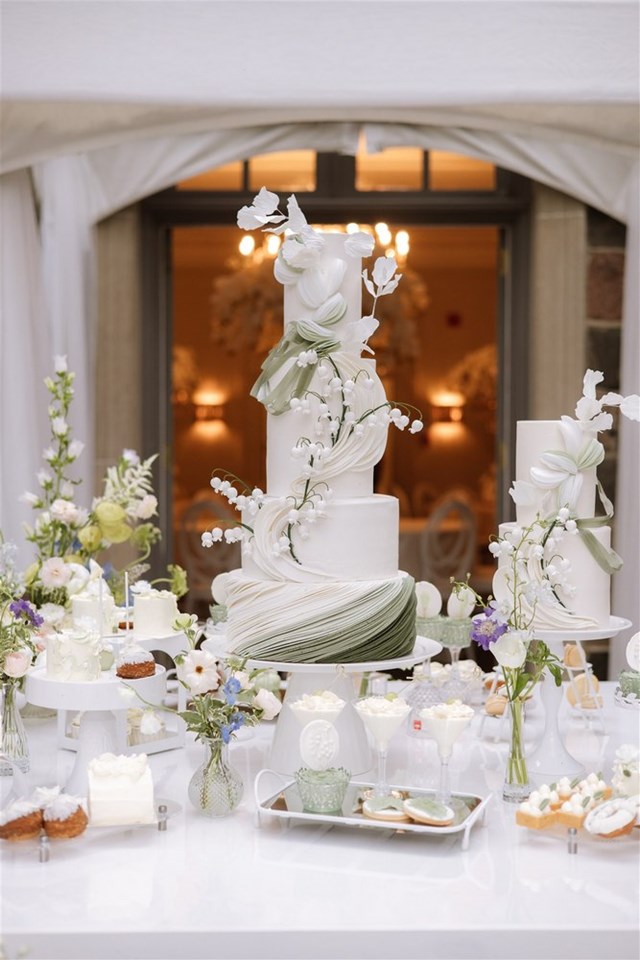Elegant Orchid-Filled Wedding at Graydon Hall Manor