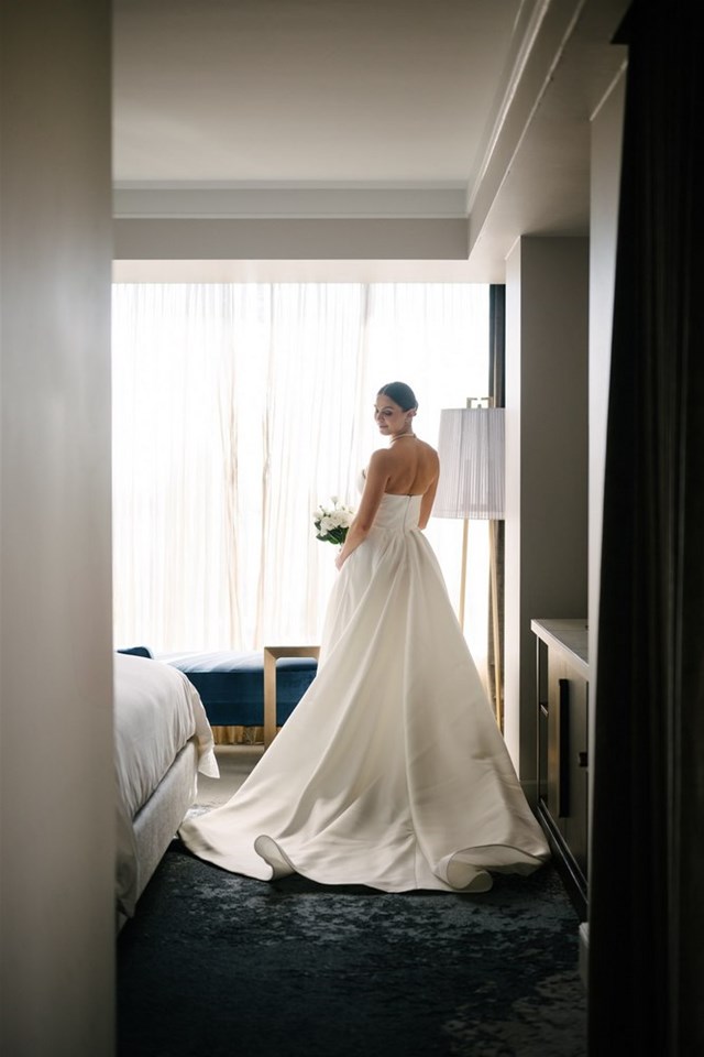 City Chic Wedding Done Right at Canoe Restaurant & Bar