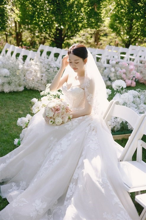 Luxurious Blush and White Garden Wedding at Graydon Hall Manor