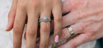 Wedding Ring Finger Guide: Meaning, Traditions, and What Couples Do Today