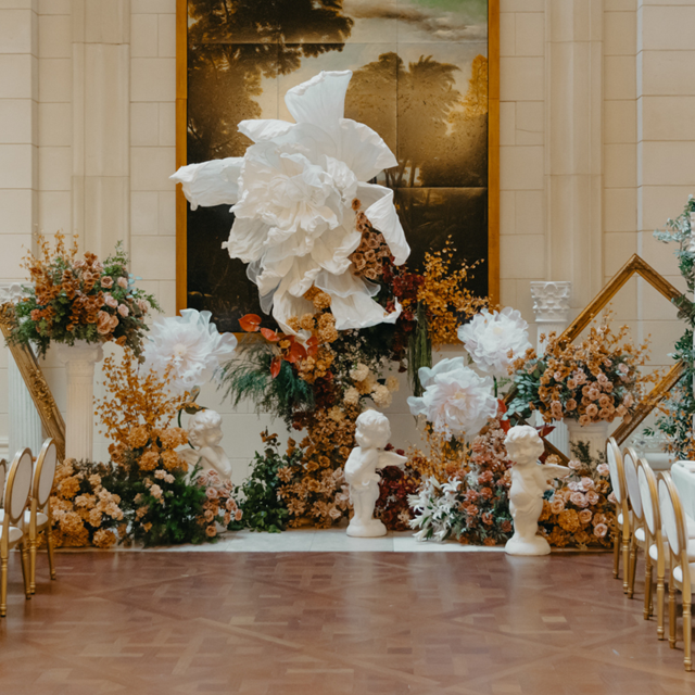 Gold Chairs, Giant Peonies: A Windsor Arms Wedding for the Books