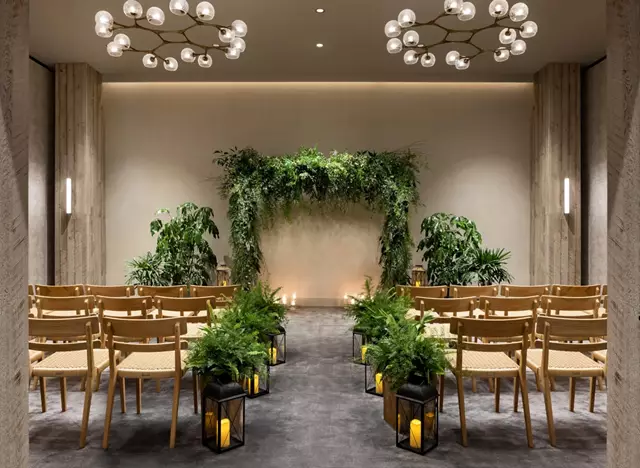 Hotels: 1 Hotel Toronto 3