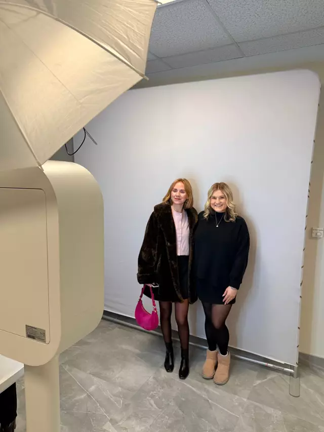 Photo Booths: 647 Photo Booth 27