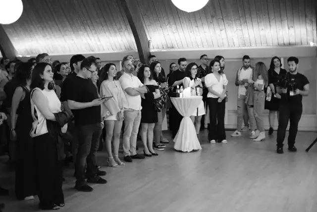 Photographers: 6 Art Care 8