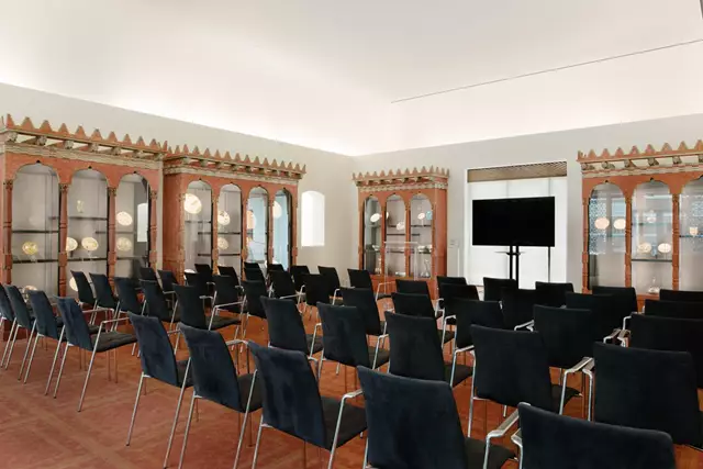 Galleries/Museums: Aga Khan Museum 21