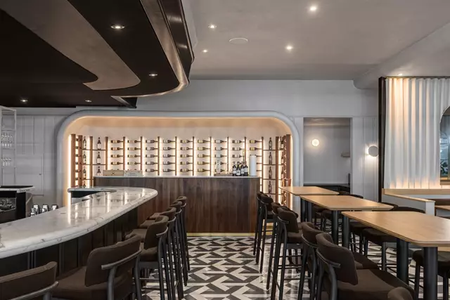 Restaurants: Alobar Downtown 4