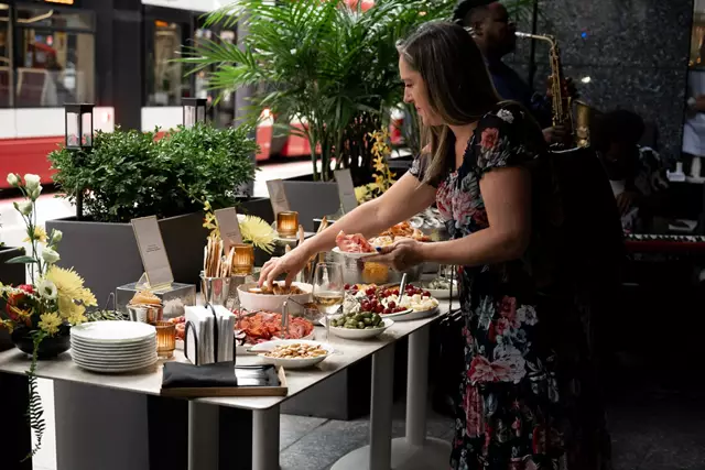 Restaurants: Alobar Downtown 4