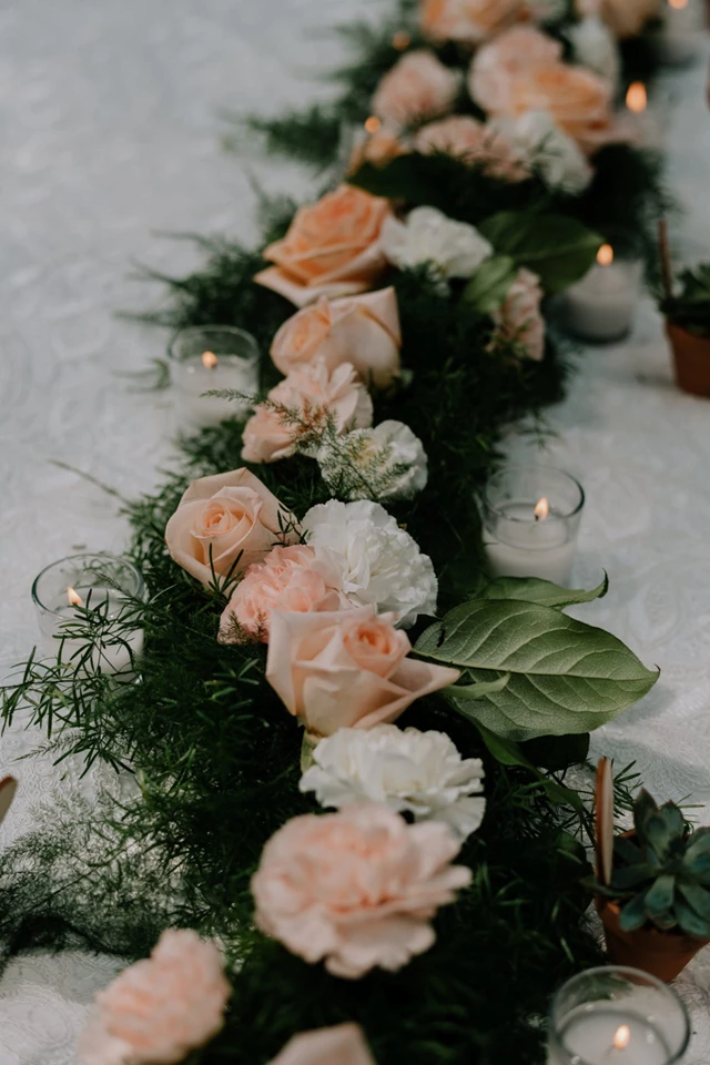 Garland in peach