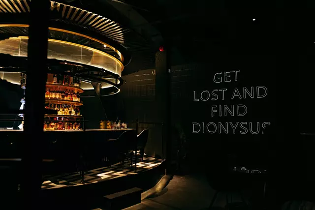 Restaurants: Bar 404 2