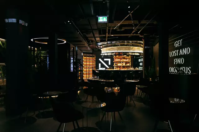 Restaurants: Bar 404 3