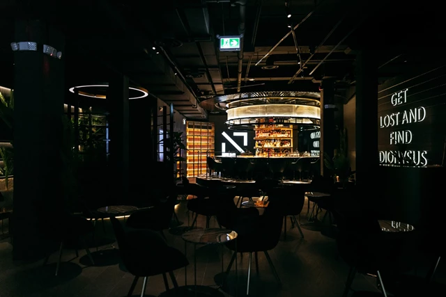 Restaurants: Bar 404 6
