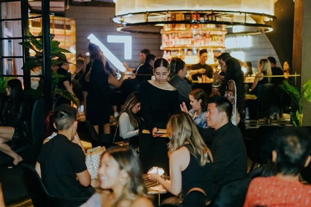 Restaurants: Bar 404 7