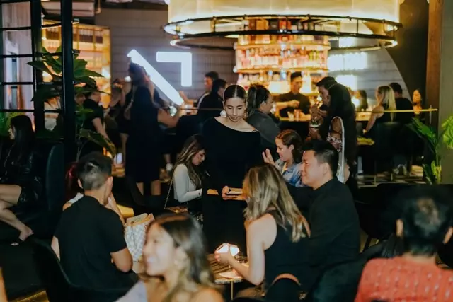 Restaurants: Bar 404 10